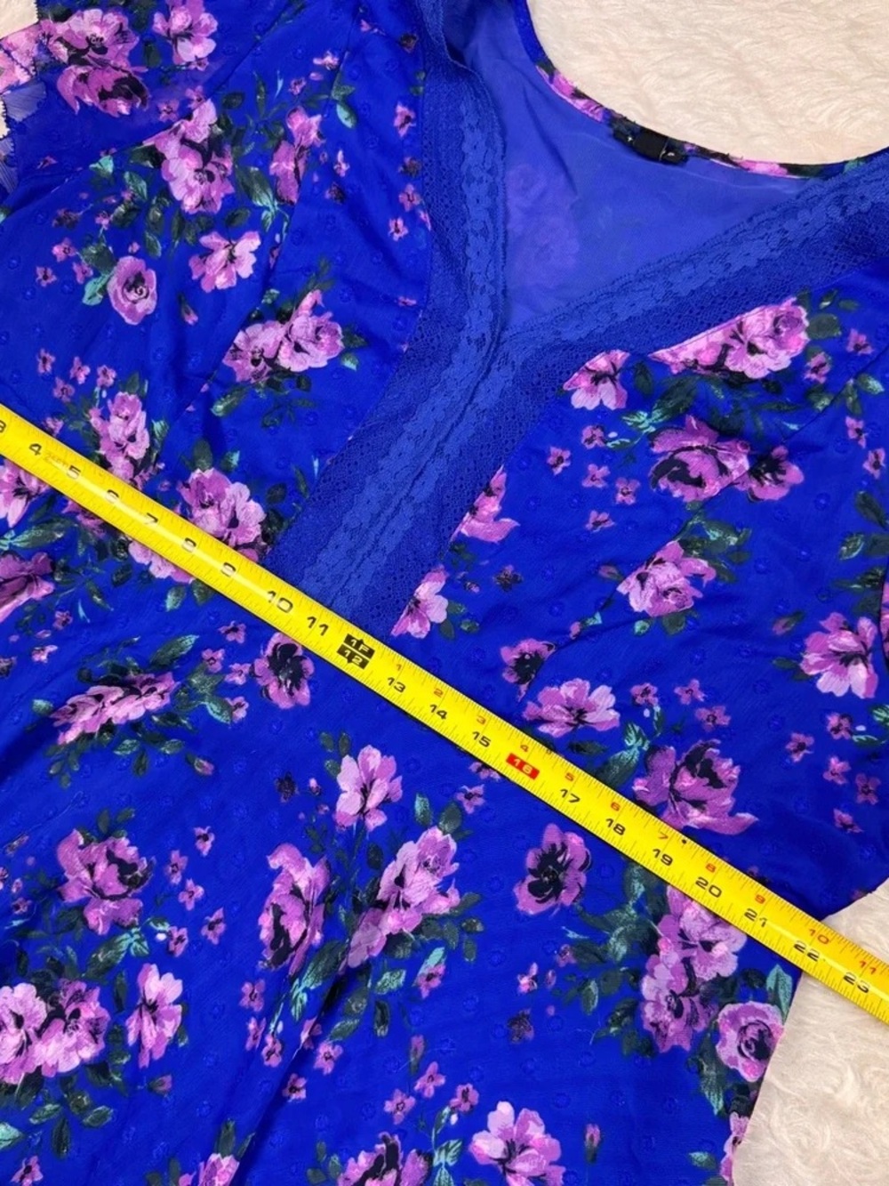 torrid Royal Blue Floral V-Neck Peplum Top - Picture 9 of 10